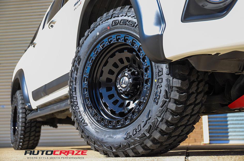 TOYOTA HILUX N80 4WD ZEPHYR MATTE BLACK